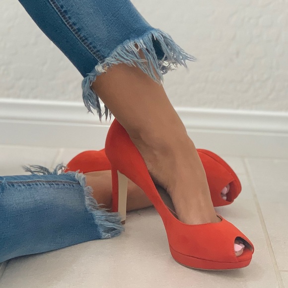 NIB Red Kid Suede Peep Toe Heeled Pump - Picture 8 of 8